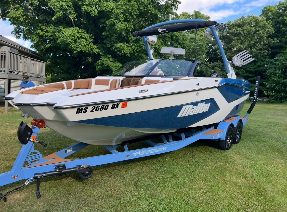 2024 MALIBU 23 MXZ  Icon